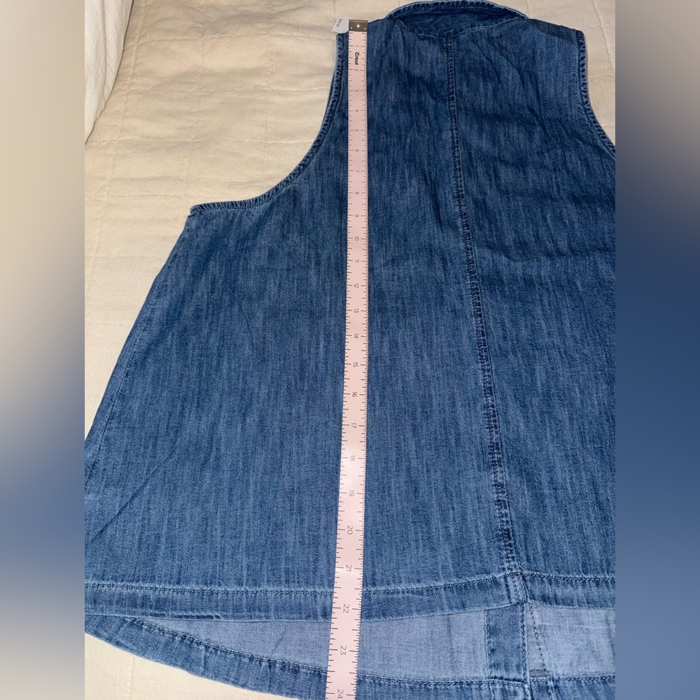 Brand New GAP Sleeveless Denim Trapeze Style Button Down Top - Picture 3 of 4